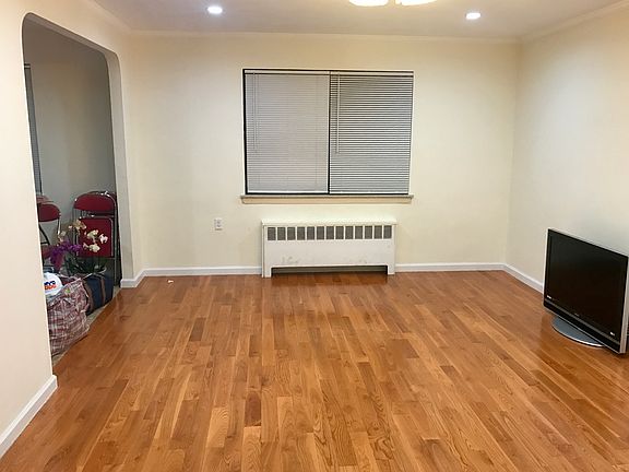 2nd image of 2819 21st Ave #3F
