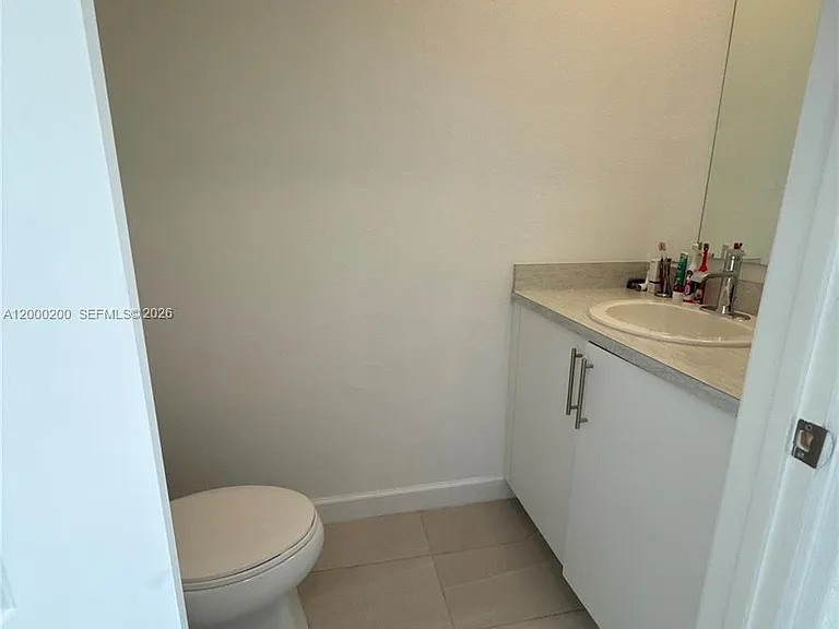 412 NW 12th Pl — Photo 26