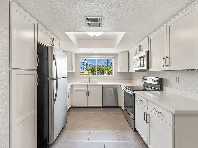505 S Farrell Dr #D20 — Photo 12