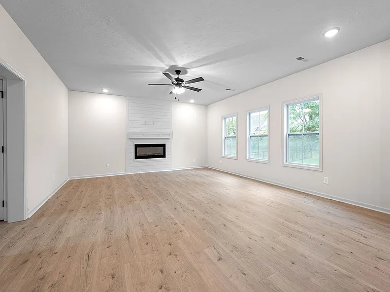 217 Wesson Dr — Photo 8