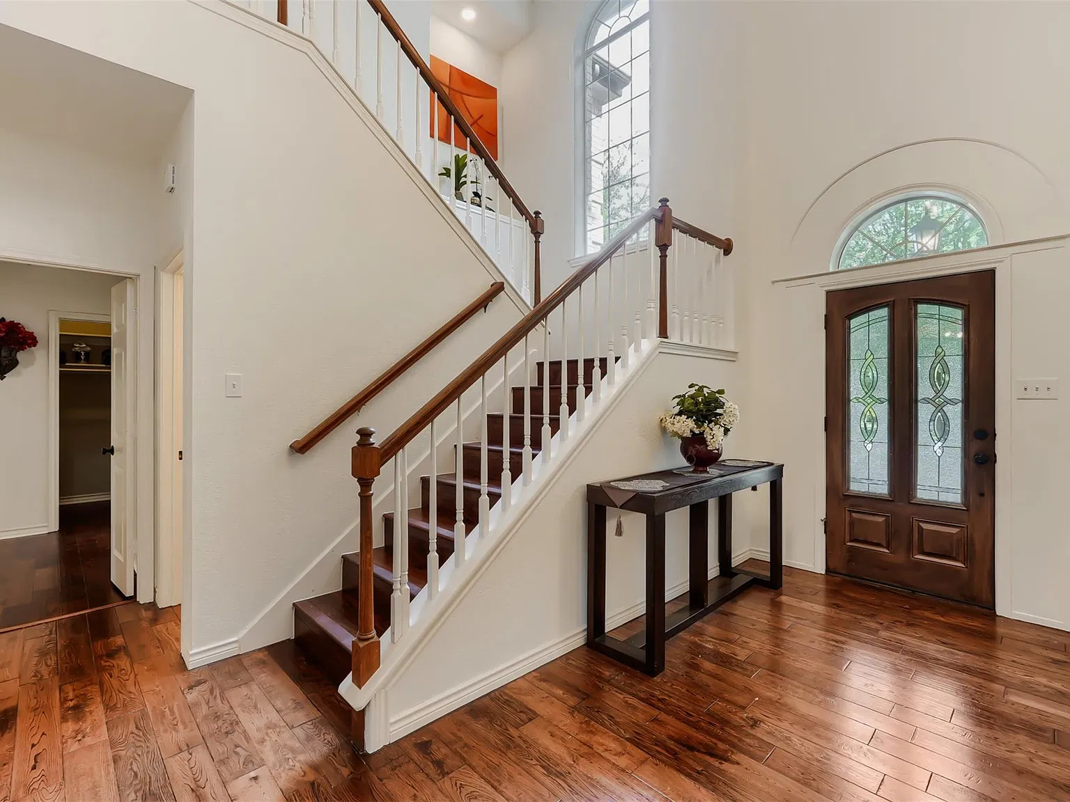 5 bed, 3.5 bath, 3051 sqft, $4,500 — Photo 2
