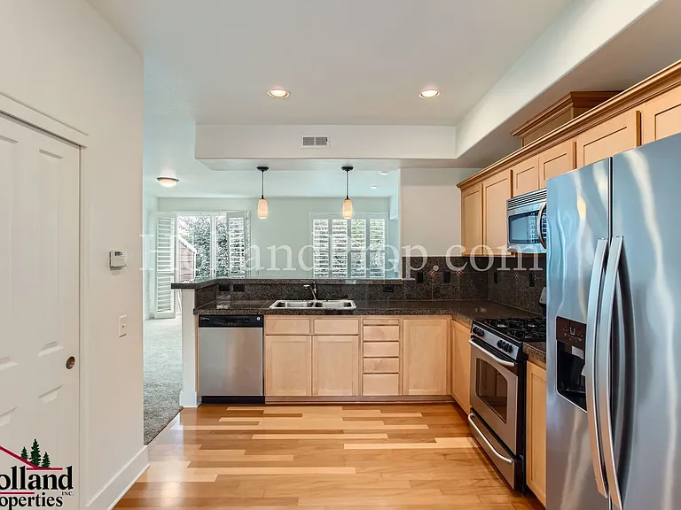 2287 NE Sheffield Ave — Photo 12