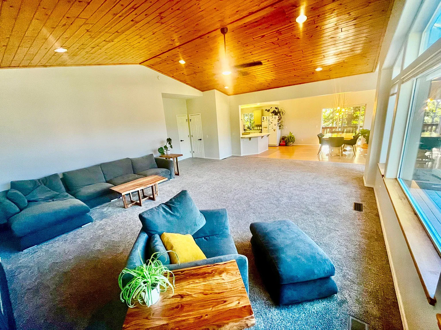 447 Wagon Wheel Rd — Photo 2
