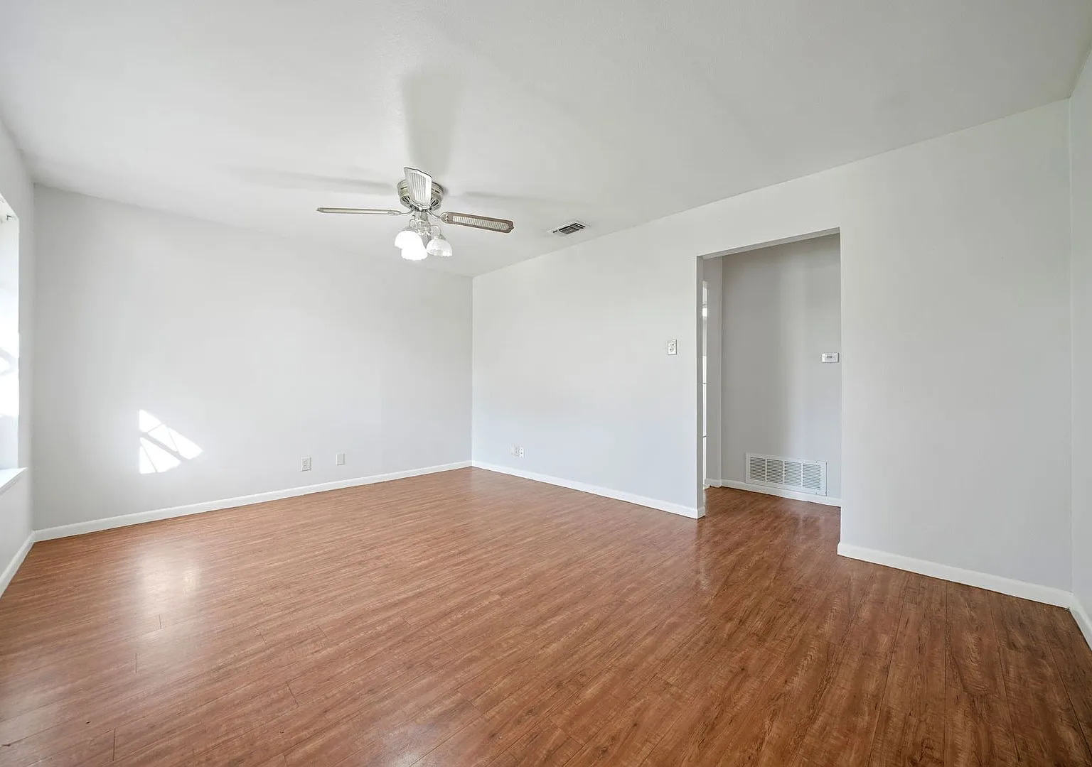 Spacious 3BR Duplex Less Than 1 Mile from Texas State University — Photo 4
