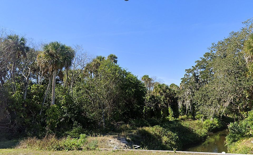 1st image of Country Club Dr