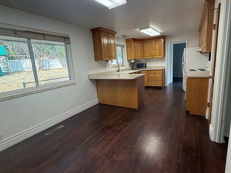 1134 N Cherry Ln — Photo 4
