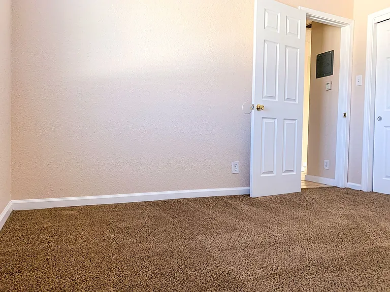 Desert Park Apartments — Photo 26