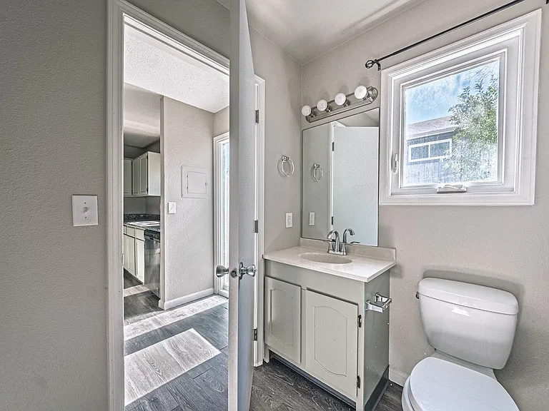221 N Race St #D — Photo 18