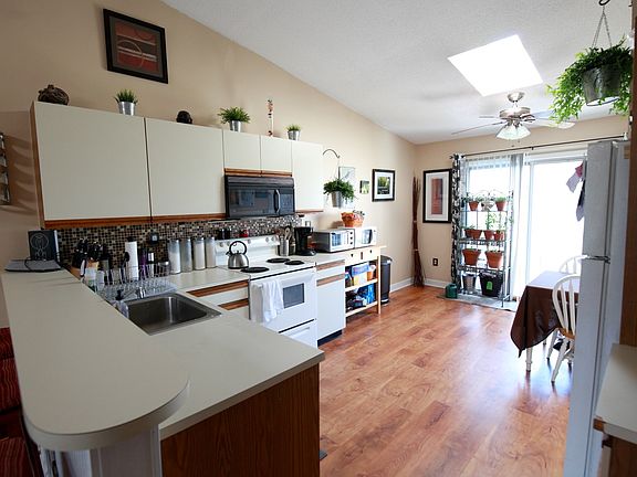 3rd image of 89 Coleman St APT 835