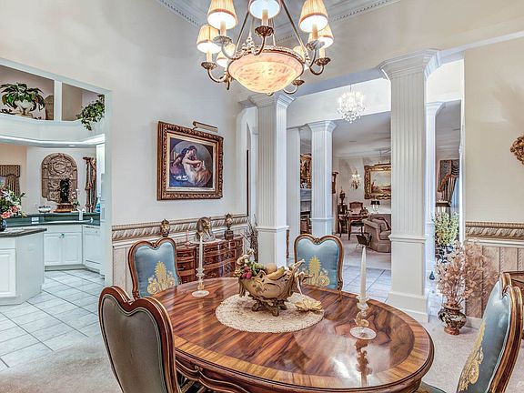 FORMAL DINNING ROOM