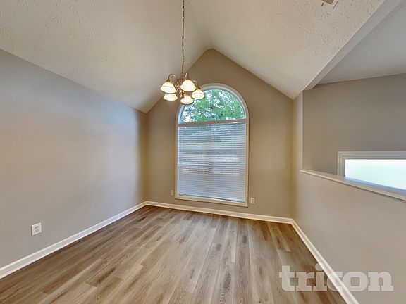 4th image of 241 Huntington Dr