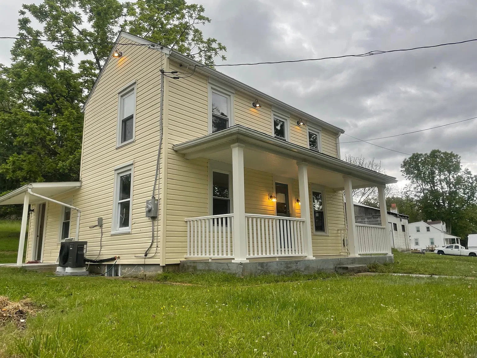 3 bed, 1092 sqft, $2,100 — Photo 1