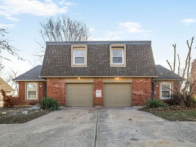 309 Hawthorne Court — Photo 1