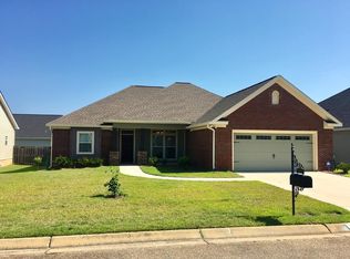 104 Camberly Ct, Dothan, AL 36301