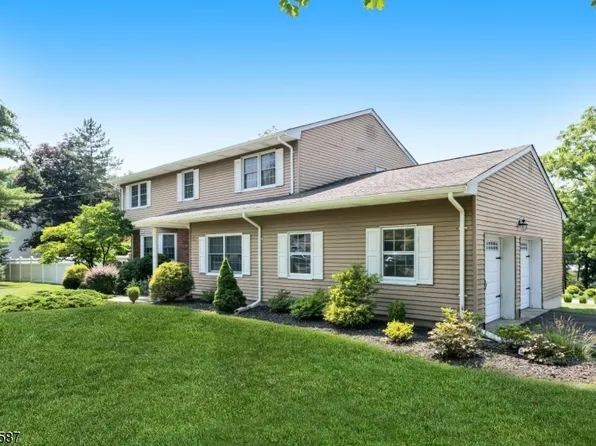 2 Knox Ter, Totowa Boro, NJ 07512