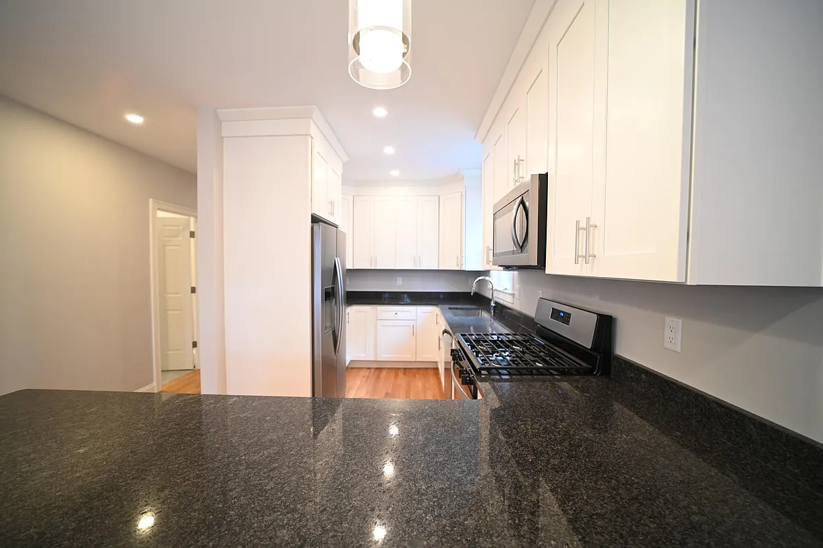 Building Photo - 19 Roberts St #3