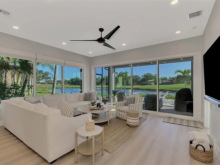 561 Fallbrook Dr — Photo 23