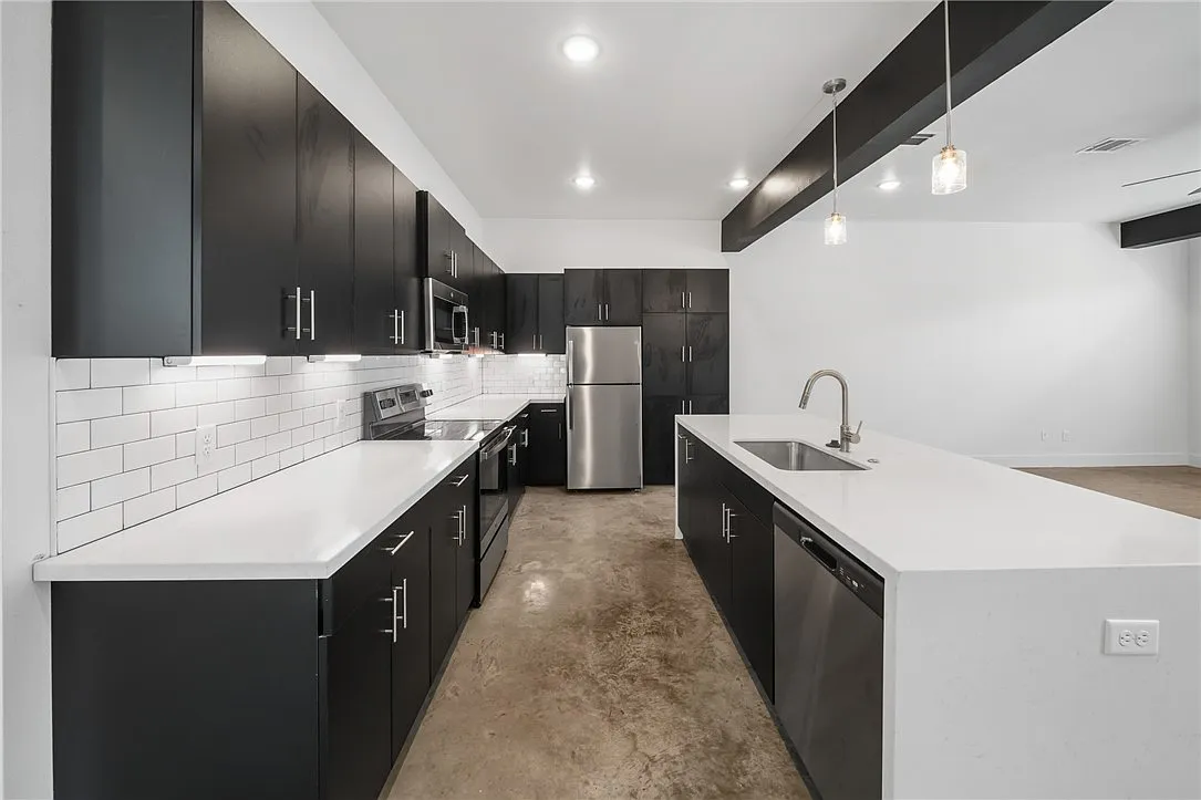 3 bed, 3.5 bath, 1896 sqft, $1,495 — Photo 4