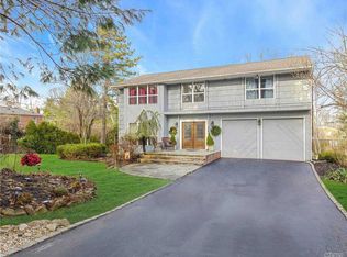 22 Baer Ct, Hauppauge, NY 11788