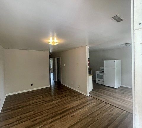 5th image of 329 W Brookwood Ave #8