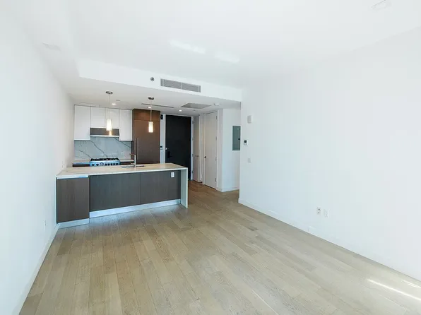 33-66 Farrington St #14F, Flushing, NY 11354