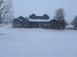 3300 Allie Ln, Clinton, IA 52732
