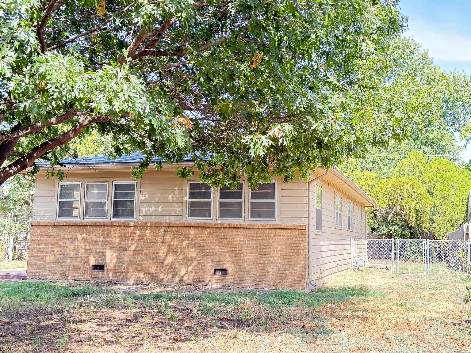 2822 S Santa Fe Ave — Photo 3