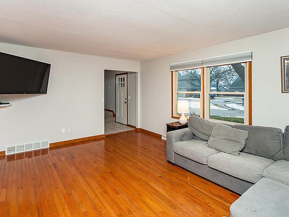 5th image of 2241 Camelot Ct