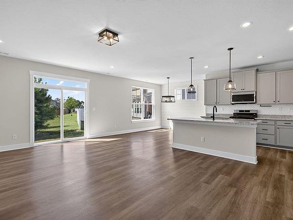 4th image of 243 McCormick Dr