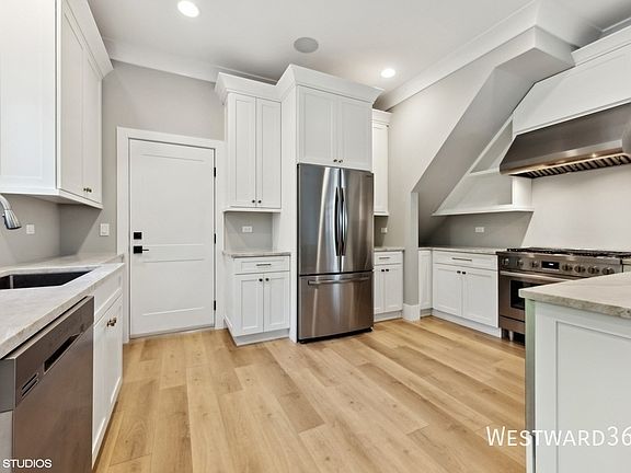 5th image of 240 S Brainard Ave #2