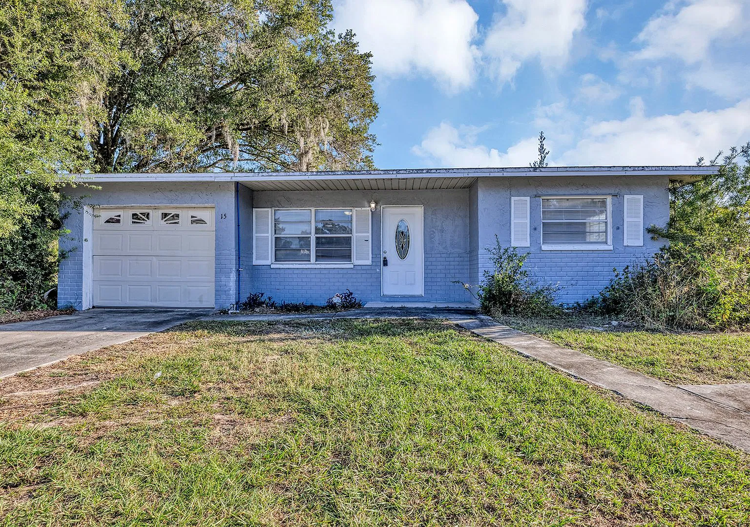 Corner lot in Davenport with Florida room — Photo 1