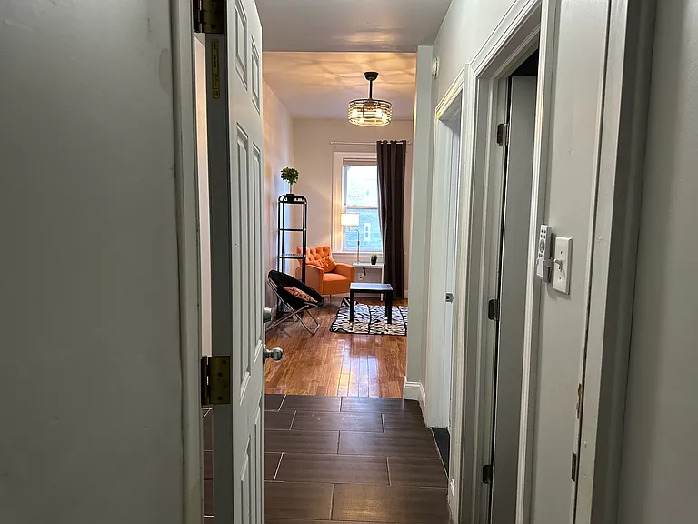 216 S 43rd St — Photo 2