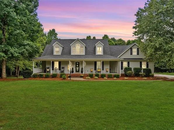 4219 River Bluff Dr, Denton, NC 27239