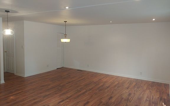 5th image of 1022 Tacoma St