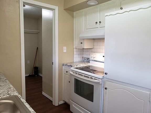 3rd image of 216 SW 62nd St