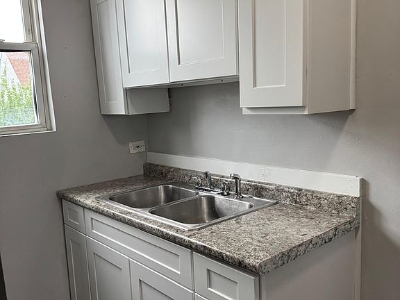 2nd image of 2711 S Hamlin Ave Unit 2