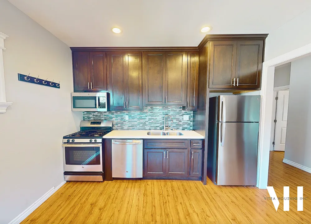 5 bed, 1388 sqft, $7,499 — Photo 2