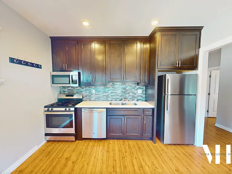 2350 Portland St — Photo 2
