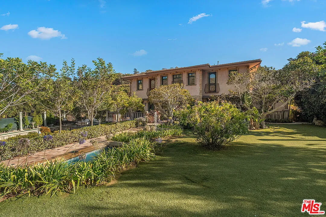 7 bed, 7.0 bath, 7384 sqft, $33,000 — Photo 3