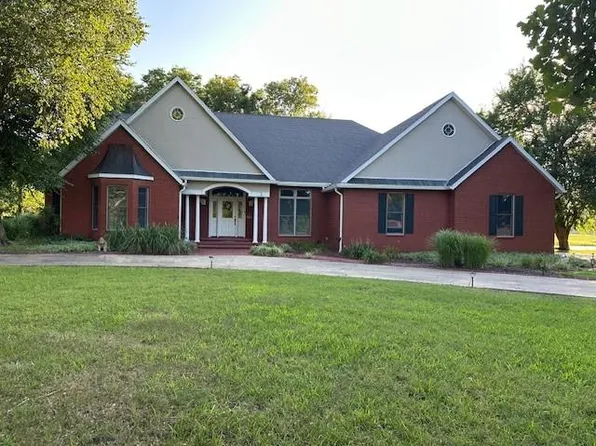 2 Timbercreek Rd, Girard, KS 66743