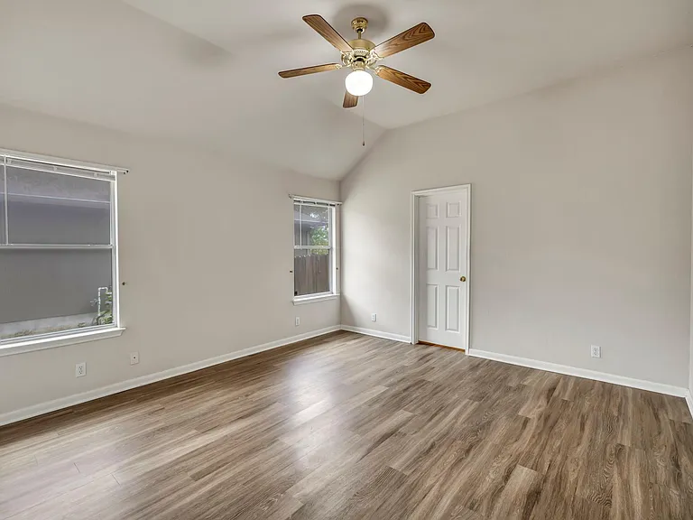 216 Meadowside Dr — Photo 31