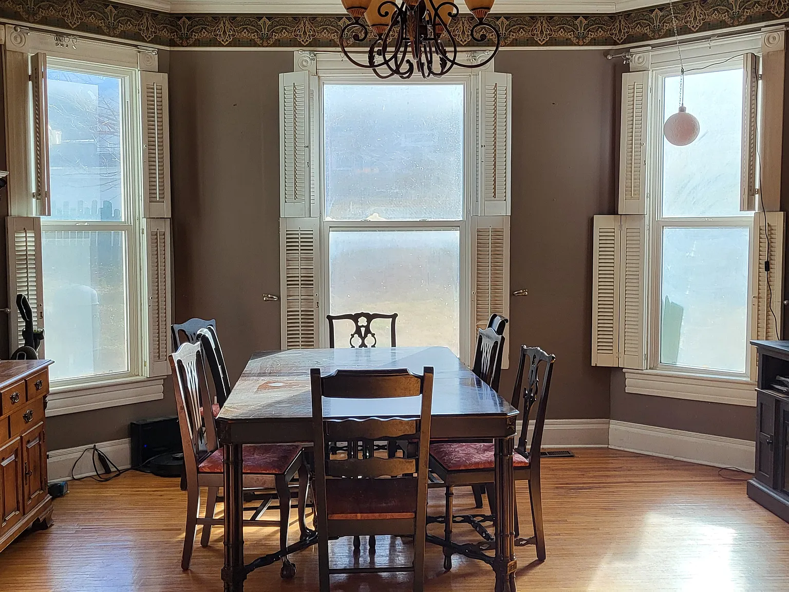 4 bed, 2.5 bath, 2313 sqft, $2,300 — Photo 2