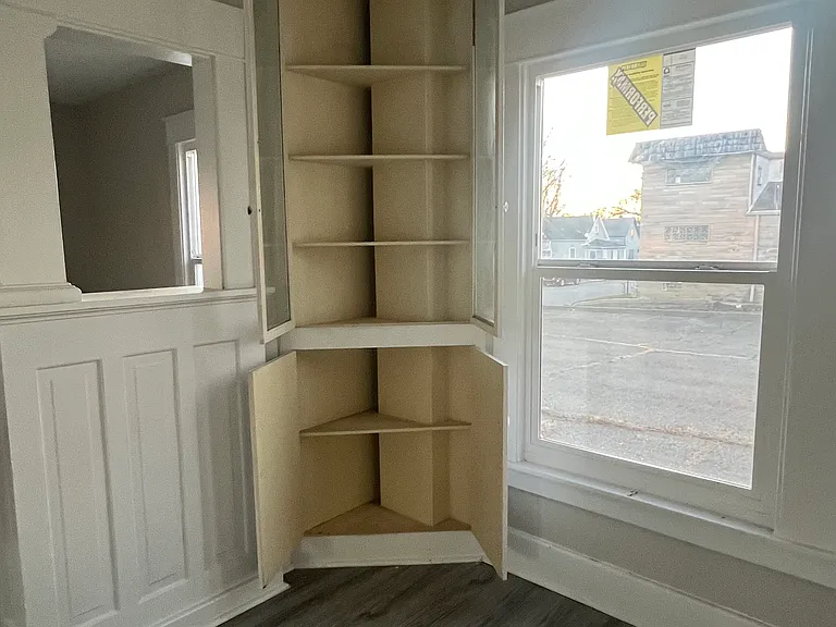 608 W Monroe St — Photo 10