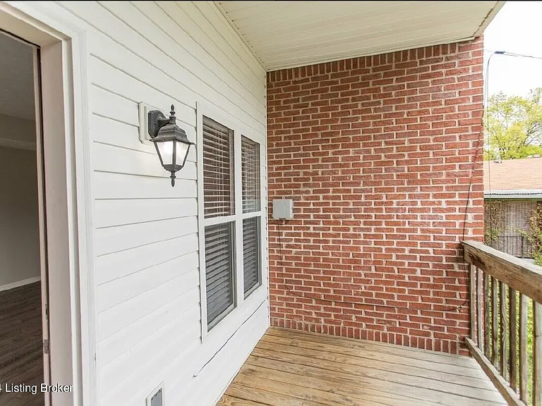 608 E Spring St #2 — Photo 12