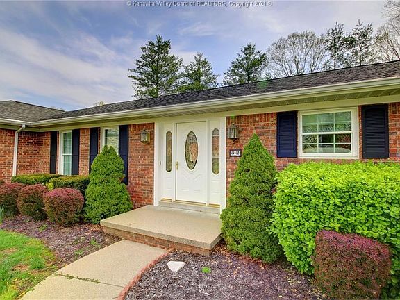 3rd image of 32 Coventry Dr