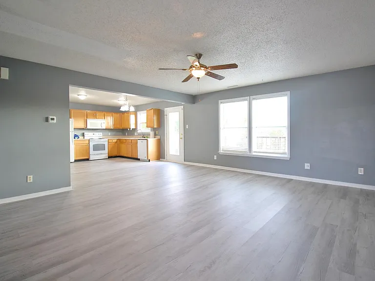 945 Shenandoah Way — Photo 10