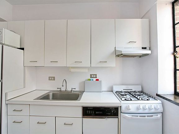 2nd image of 10 Park Ave #18B