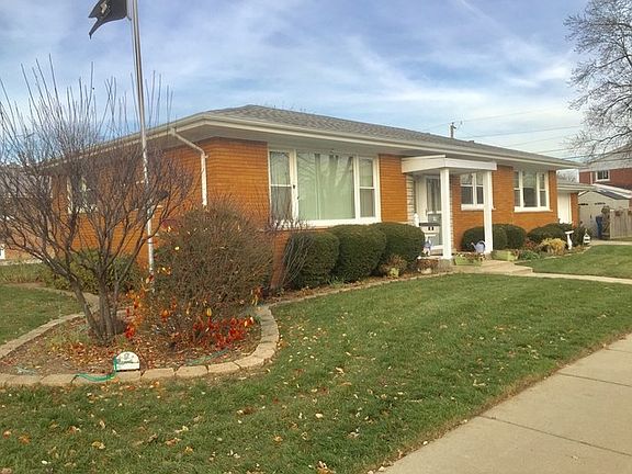 2nd image of 700 E 164th Pl
