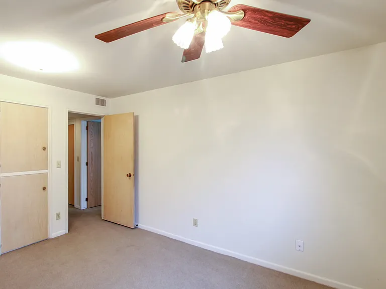 Heritage Apartments — Photo 17