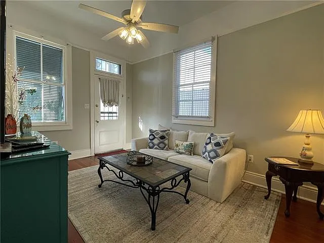 1 bed, 1.0 bath, 725 sqft, $1,375 — Photo 2